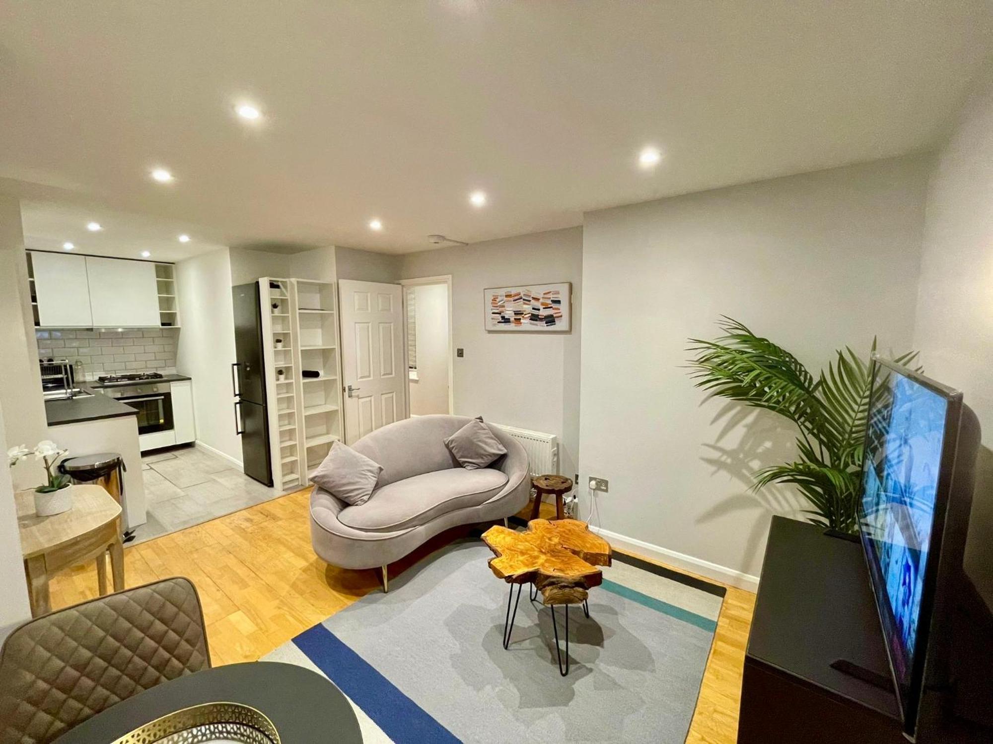 Apartamento Stylish 1br, 15 Mins To Buckingham Palace, Londres