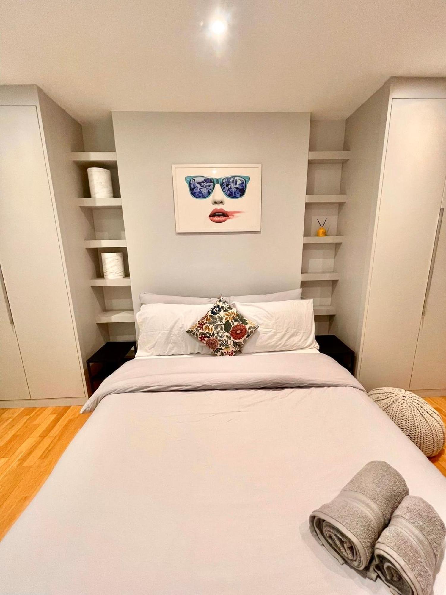 Stylish 1br, 15 Mins To Buckingham Palace, Apartamento Londres
